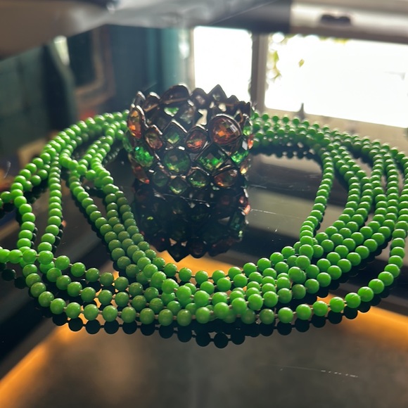 NWOT Gorgeous Parrot green long bead necklaces (4) accompanied with bracelet - Picture 4 of 12